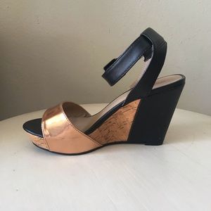 Brand new Shoedazzle gold wedge heel